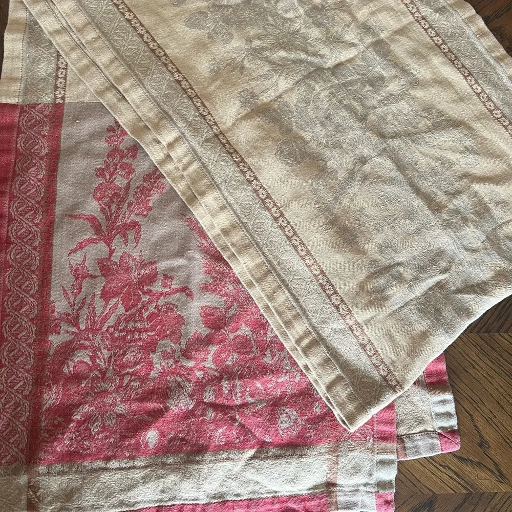Williams Sonoma Vintage Table Runner